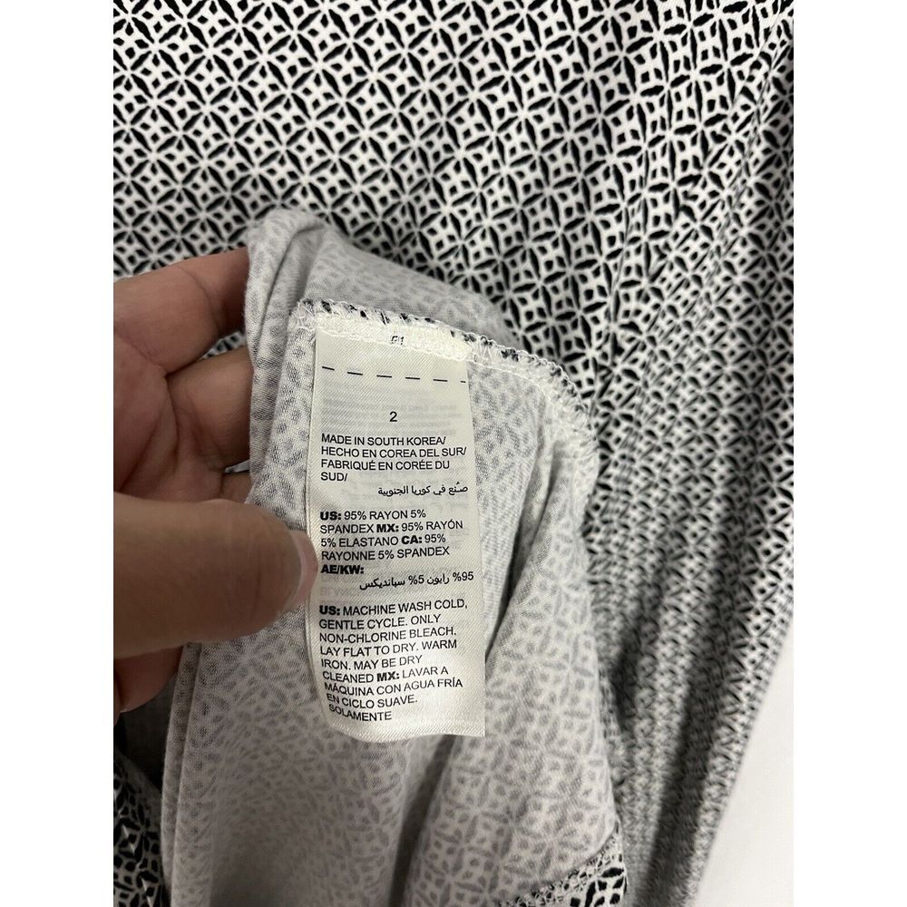 Chico's Womens 2 Pullover Top Soft Stretch Long Sleeve Geo Print Ivory Black - Picture 3 of 6